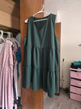 SHEIN Dark Green Tiered Midi Dress